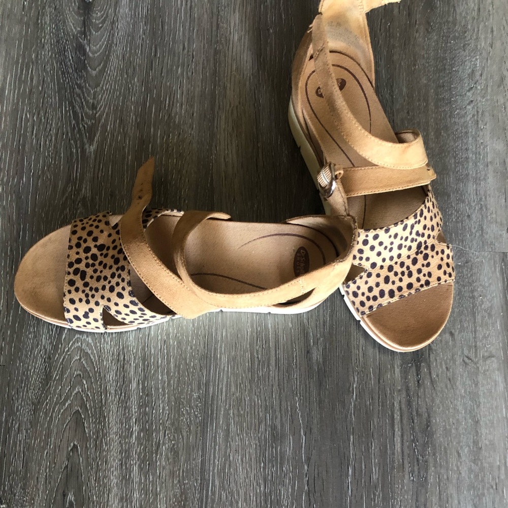 Super cute sandals!